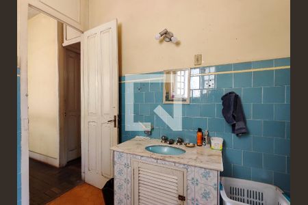 Casa à venda com 257m², 4 quartos e 4 vagas Casa à venda com 257m², 4 quartos e 4 vagasBanheiro Corredor 2