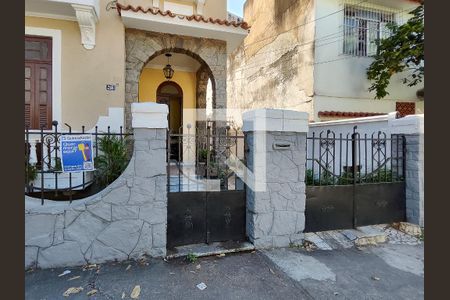 Casa à venda com 257m², 4 quartos e 4 vagas Casa à venda com 257m², 4 quartos e 4 vagasFachada