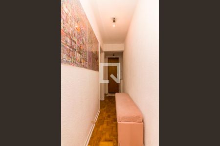 Corredor  de apartamento à venda com 3 quartos, 63m² em Alto de Pinheiros, São Paulo