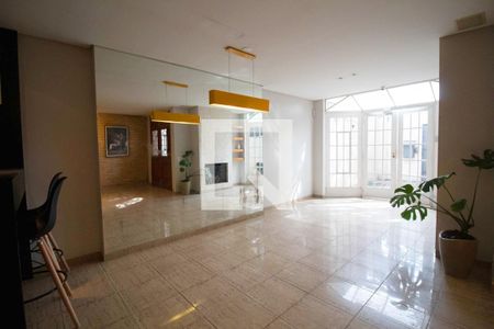 Sala de casa para alugar com 2 quartos, 180m² em Jardim Europa, São Paulo