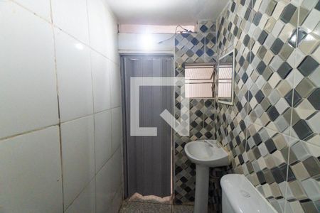 Banheiro de casa de condomínio para alugar com 1 quarto, 65m² em Jardim Oriental, São Paulo