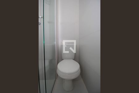 Banheiro de kitnet/studio para alugar com 1 quarto, 19m² em Pinheiros, São Paulo