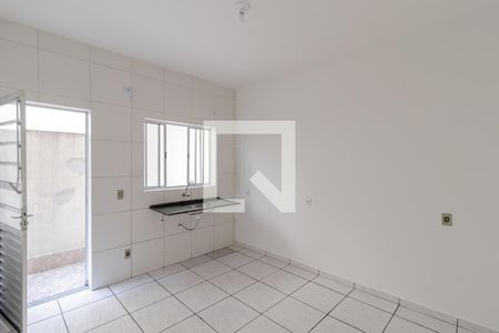 Cozinha de apartamento para alugar com 1 quarto, 32m² em Vila Santo Estefano, São Paulo
