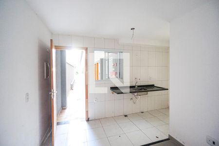 Sala e cozinha de apartamento para alugar com 1 quarto, 32m² em Penha de França, São Paulo