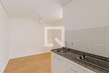 Cozinha de kitnet/studio para alugar com 1 quarto, 15m² em Aclimação, São Paulo
