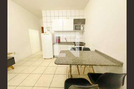 Sala/Cozinha de apartamento para alugar com 1 quarto, 45m² em Cachoeira do Bom Jesus, Florianópolis