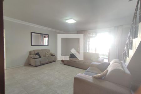 Casa de condomínio para alugar com 180m², 3 quartos e 2 vagas1º Pav - Sala