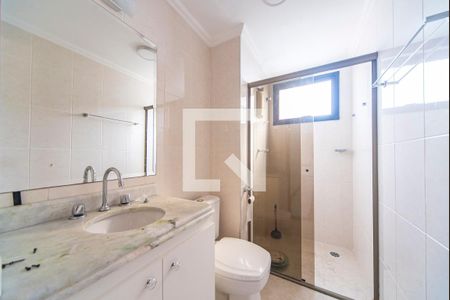 Banheiro  de apartamento para alugar com 3 quartos, 83m² em Vila Eldízia, Santo André