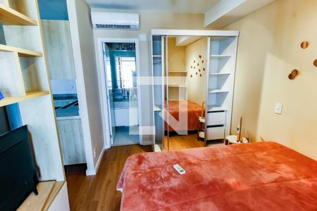 Suíte - armários de apartamento para alugar com 1 quarto, 43m² em Real Parque, São Paulo