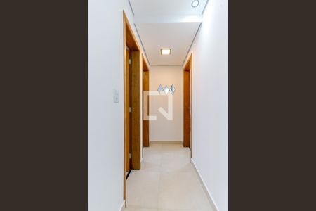Corredor Quartos de apartamento para alugar com 2 quartos, 38m² em Vila Nivi, São Paulo