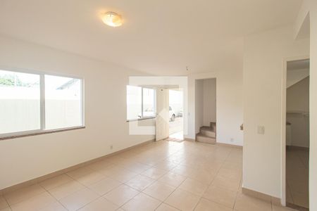 Sala de casa de condomínio para alugar com 2 quartos, 80m² em Campo Grande, Rio de Janeiro