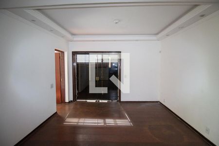 Casa para alugar com 250m², 3 quartos e 2 vagasSala