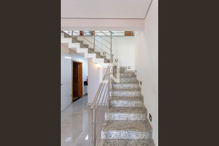 Escada de casa à venda com 5 quartos, 614m² em Céu Azul A, Belo Horizonte