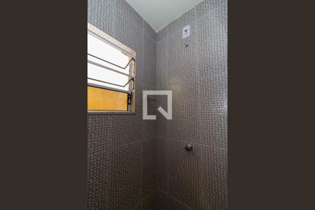 Banheiro de casa de condomínio para alugar com 1 quarto, 25m² em Cordovil, Rio de Janeiro