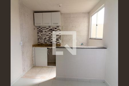 Cozinha e Área de Serviço de casa de condomínio para alugar com 1 quarto, 25m² em Cordovil, Rio de Janeiro