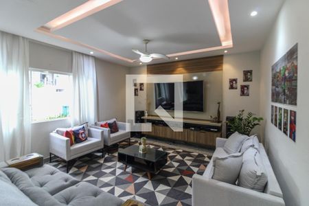 Casa de condomínio à venda com 265m², 4 quartos e 4 vagasSala