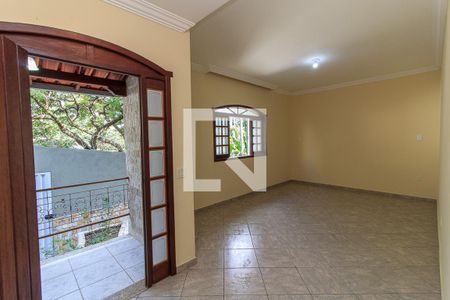 Sala de casa para alugar com 3 quartos, 180m² em João Pinheiro, Belo Horizonte