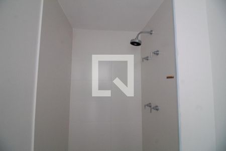 Banheiro de kitnet/studio para alugar com 1 quarto, 25m² em Campo Belo, São Paulo