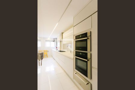 Cozinha de apartamento à venda com 3 quartos, 166m² em Vila Polopoli, São Paulo