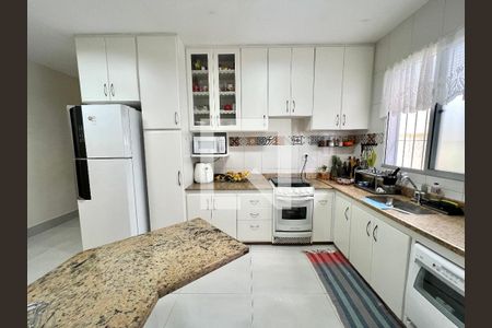 Cozinha de casa para alugar com 3 quartos, 180m² em Alvorada, Contagem