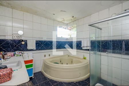 Casa à venda com 240m², 3 quartos e 13 vagas Casa à venda com 240m², 3 quartos e 13 vagasBanheiro Quarto