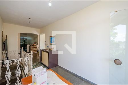 Casa à venda com 240m², 3 quartos e 13 vagas Casa à venda com 240m², 3 quartos e 13 vagasCorredor