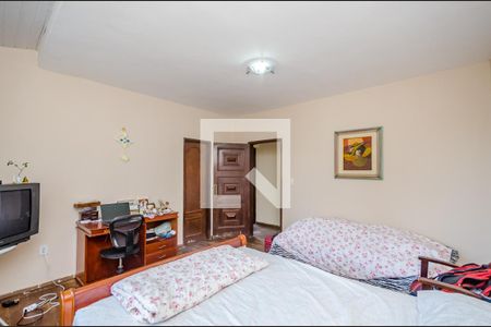 Casa à venda com 240m², 3 quartos e 13 vagas Casa à venda com 240m², 3 quartos e 13 vagasQuarto