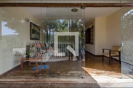 Casa à venda com 240m², 3 quartos e 13 vagas Casa à venda com 240m², 3 quartos e 13 vagasVaranda