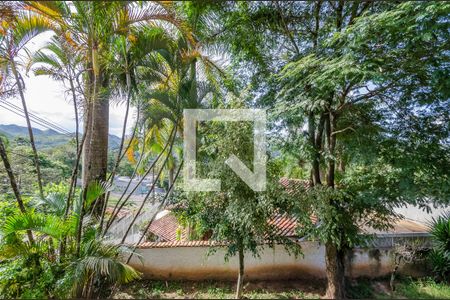 Casa à venda com 240m², 3 quartos e 13 vagas Casa à venda com 240m², 3 quartos e 13 vagasVaranda