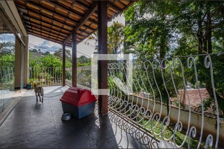 Casa à venda com 240m², 3 quartos e 13 vagas Casa à venda com 240m², 3 quartos e 13 vagasVaranda