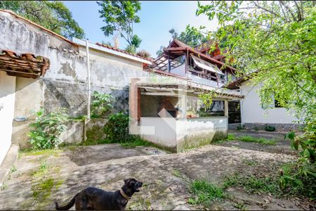 Casa à venda com 240m², 3 quartos e 13 vagas Casa à venda com 240m², 3 quartos e 13 vagasÁrea comum