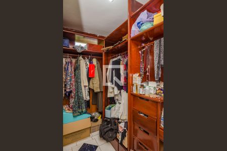 Casa à venda com 240m², 3 quartos e 13 vagas Casa à venda com 240m², 3 quartos e 13 vagasCloset Quarto