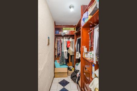 Casa à venda com 240m², 3 quartos e 13 vagas Casa à venda com 240m², 3 quartos e 13 vagasCloset Quarto