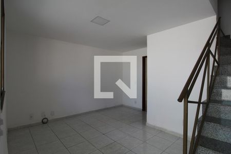 Sala de casa de condomínio para alugar com 2 quartos, 70m² em Jacarepaguá, Rio de Janeiro