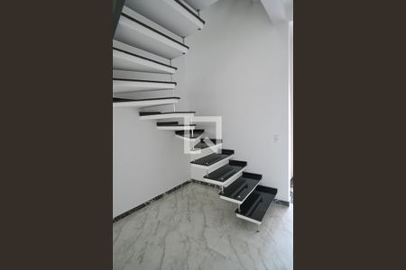 Escadas de casa à venda com 3 quartos, 144m² em Bosque da Saúde, São Paulo