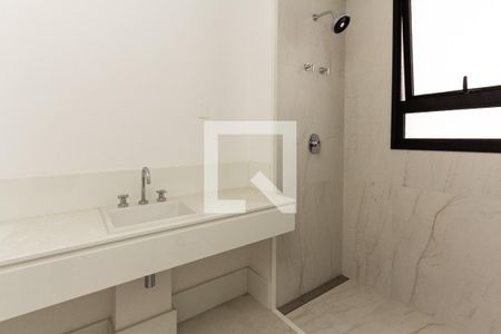Apartamento à venda com 375m², 4 quartos e 4 vagas Apartamento à venda com 375m², 4 quartos e 4 vagasBanheiro da Suíte 1
