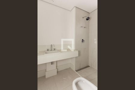 Apartamento à venda com 375m², 4 quartos e 4 vagas Apartamento à venda com 375m², 4 quartos e 4 vagasBanheiro da Suíte 1