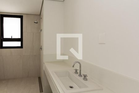 Apartamento à venda com 373m², 4 quartos e 4 vagas Apartamento à venda com 373m², 4 quartos e 4 vagasBanheiro 2 da Suíte 4