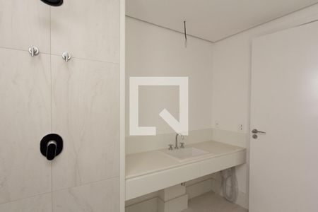 Apartamento à venda com 373m², 4 quartos e 4 vagas Apartamento à venda com 373m², 4 quartos e 4 vagasBanheiro 2 da Suíte 4