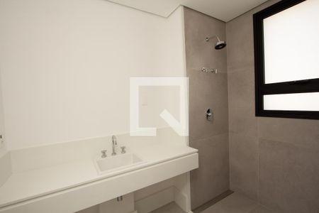 Apartamento à venda com 373m², 4 quartos e 4 vagas Apartamento à venda com 373m², 4 quartos e 4 vagasBanheiro da Suíte 1