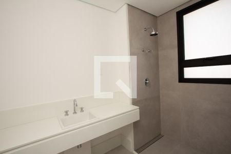 Apartamento à venda com 374m², 5 quartos e 4 vagas Apartamento à venda com 374m², 5 quartos e 4 vagasBanheiro da Suíte 1