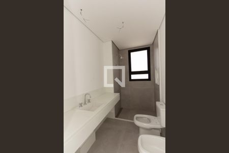 Apartamento à venda com 374m², 5 quartos e 4 vagas Apartamento à venda com 374m², 5 quartos e 4 vagasBanheiro da Suíte 3