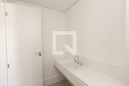 Apartamento à venda com 374m², 5 quartos e 4 vagas Apartamento à venda com 374m², 5 quartos e 4 vagasBanheiro da Suíte 1