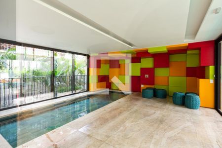 Apartamento à venda com 374m², 5 quartos e 4 vagas Apartamento à venda com 374m², 5 quartos e 4 vagasÁrea comum - Piscina