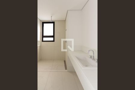 Apartamento à venda com 374m², 5 quartos e 4 vagas Apartamento à venda com 374m², 5 quartos e 4 vagasBanheiro 2 da Suíte 4