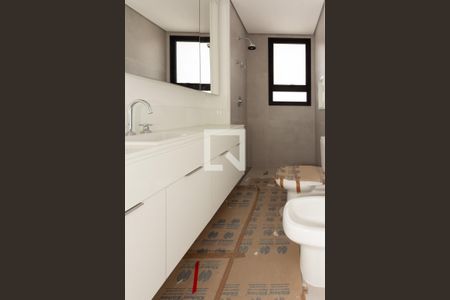 Apartamento à venda com 375m², 4 quartos e 4 vagas Apartamento à venda com 375m², 4 quartos e 4 vagasBanheiro da Suíte 3