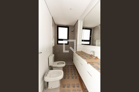 Apartamento à venda com 375m², 4 quartos e 4 vagas Apartamento à venda com 375m², 4 quartos e 4 vagasBanheiro da Suíte 2