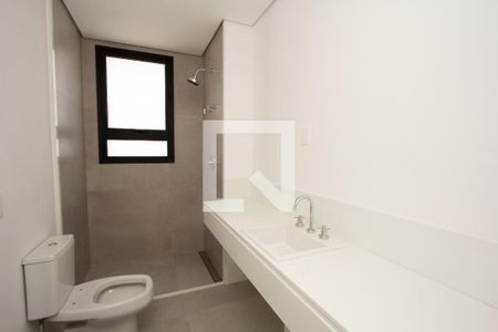 Apartamento à venda com 375m², 4 quartos e 4 vagas Apartamento à venda com 375m², 4 quartos e 4 vagasBanheiro da Suíte 2