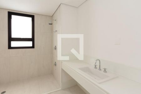 Apartamento à venda com 375m², 4 quartos e 4 vagas Apartamento à venda com 375m², 4 quartos e 4 vagasBanheiro 2 da Suíte 4
