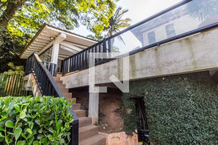 Apartamento para alugar com 390m², 5 quartos e 4 vagas Apartamento para alugar com 390m², 5 quartos e 4 vagasEscada